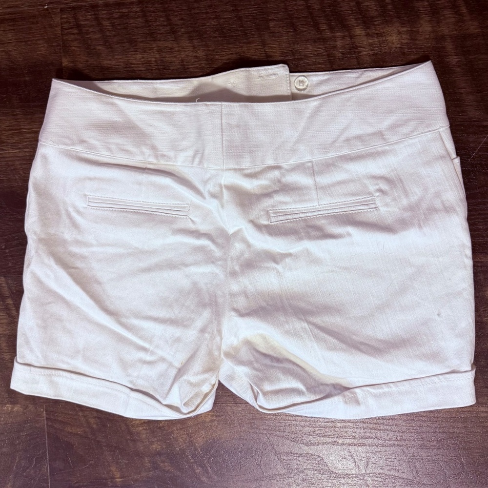 White Maurice’s shorts - Picture 2 of 4